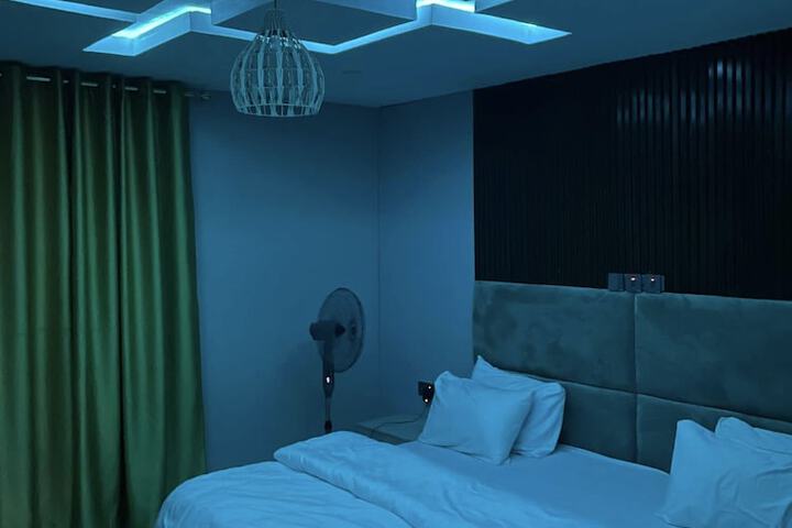Room 4 of 34