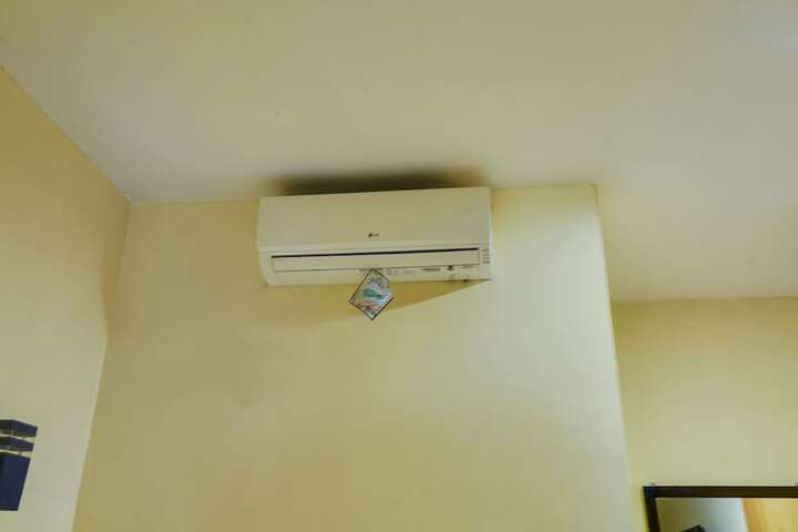 Room 10 of 26