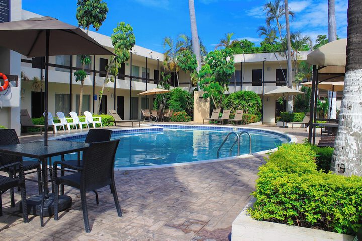 Pool Hotel