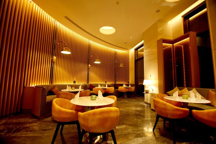 Lounge 48 of 61