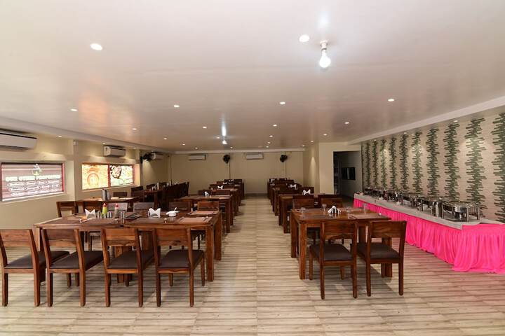 Dining 6 of 13