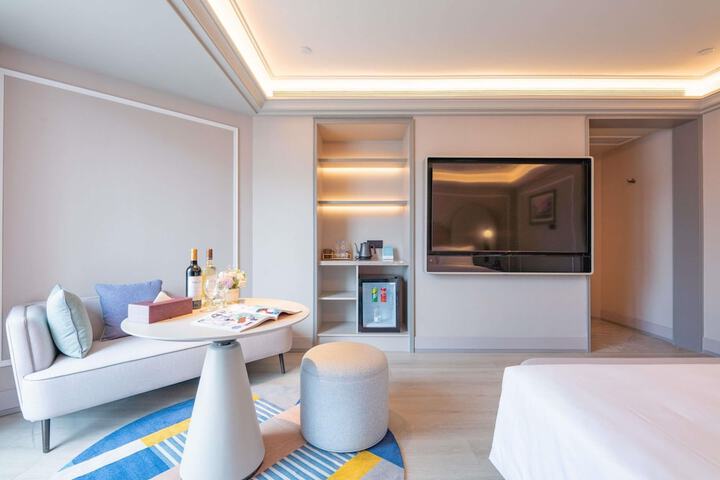Room 3 of 40