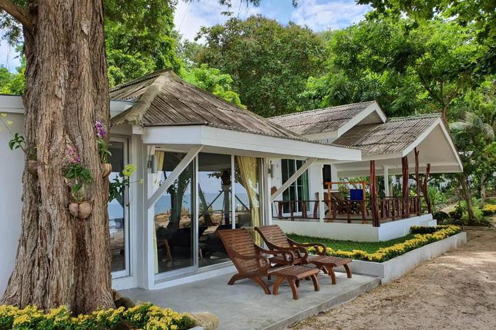 Blue Bay Bungalow