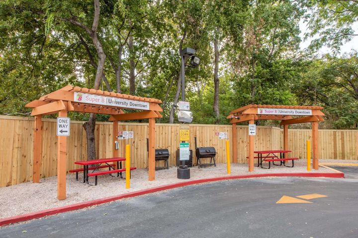 BBQ/picnic area