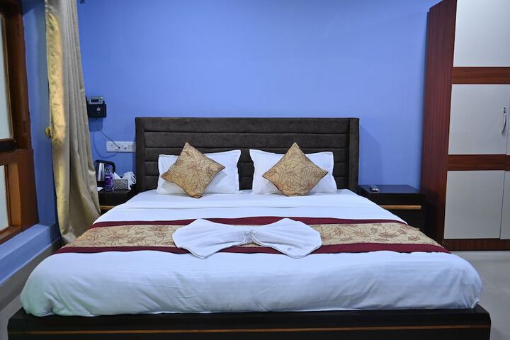 Room 2 of 16