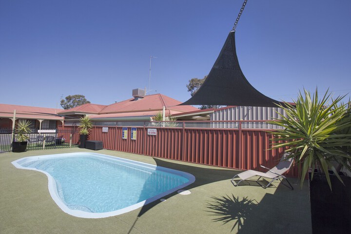 Pool 7 of 9