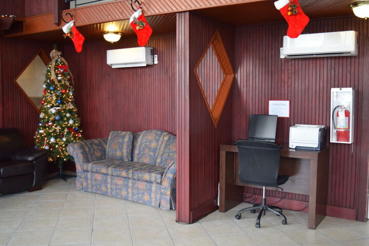 Business Center 8 of 16