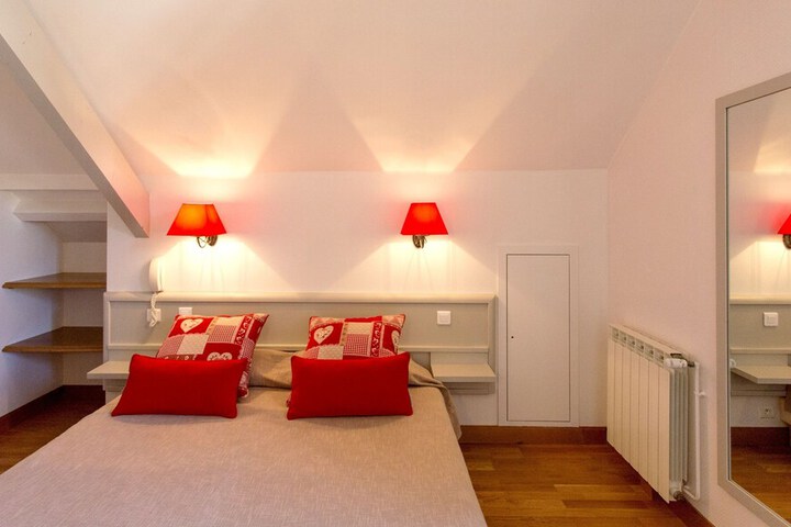 Room 4 of 35