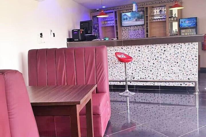 Lounge 21 of 26