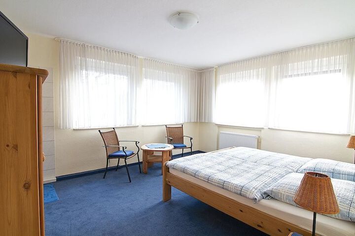 Room 5 of 12