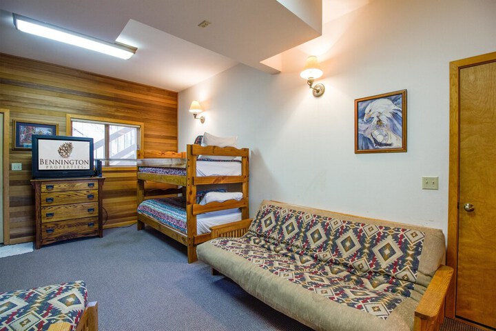Room 6 of 19
