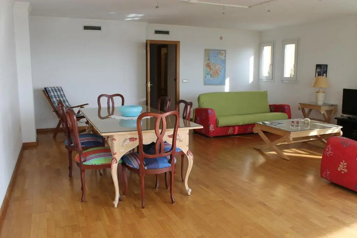 Room 6 of 24