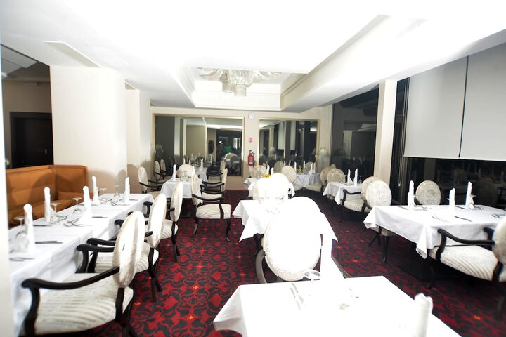 Dining 36 of 50