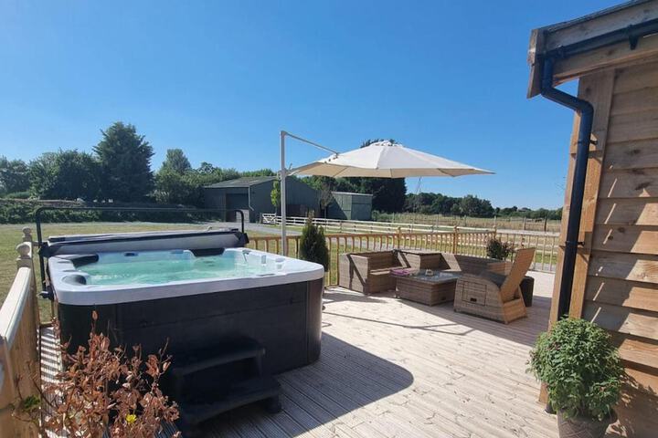 4bed Lodge Sleeps8-pet Friendly-hot Tub-log Burner in York