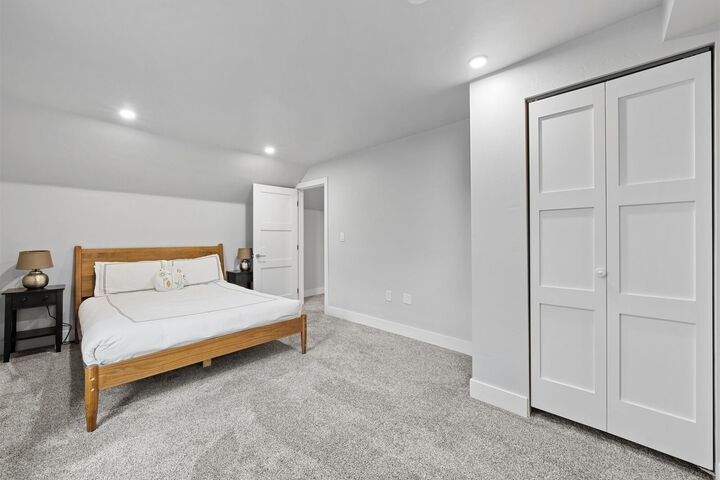 Room 32 of 36