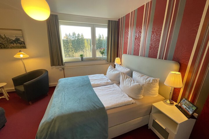 Room 6 of 33