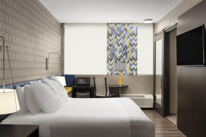 Room 10 of 27