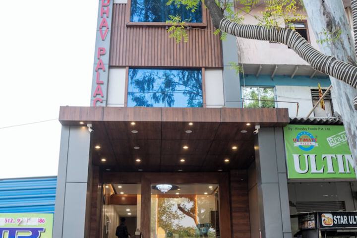 Hotel Madhav Palace