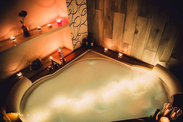 Hot Tub 25 of 37