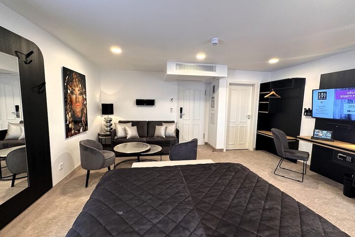 Room 105 of 194
