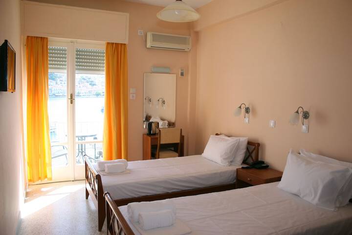 Room 14 of 35