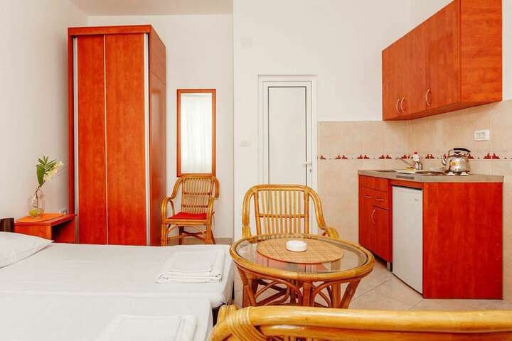 Room 27 of 43