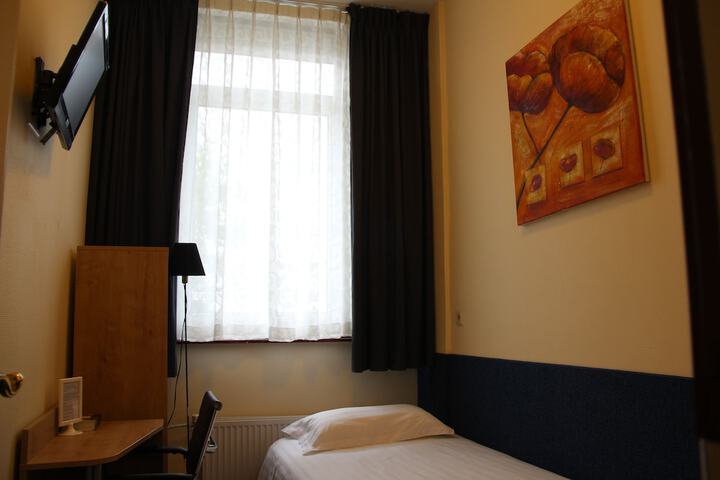 Room 17 of 61