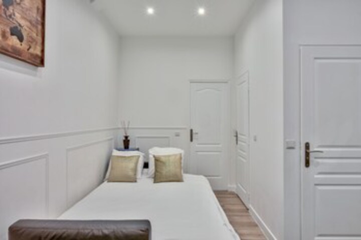 Room 13 of 19