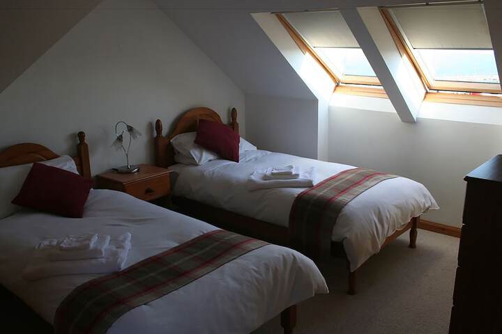 Room 7 of 76