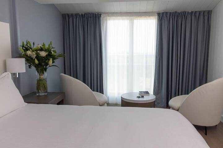 Room 18 of 76