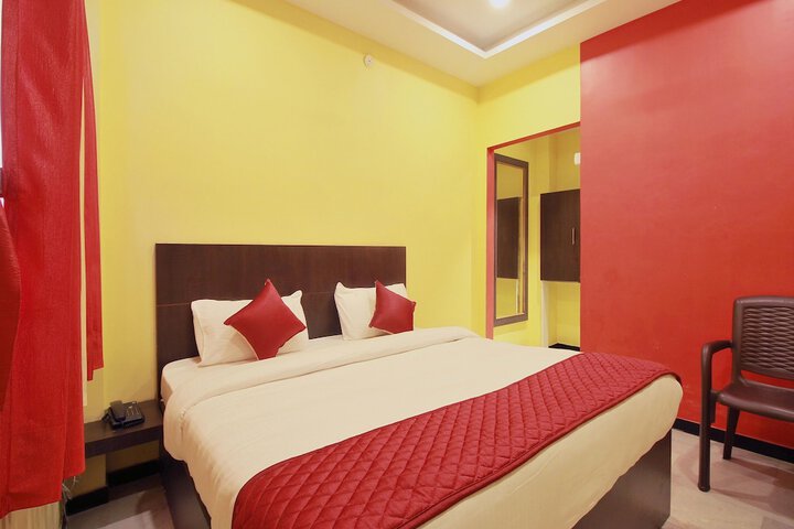 Room 12 of 18