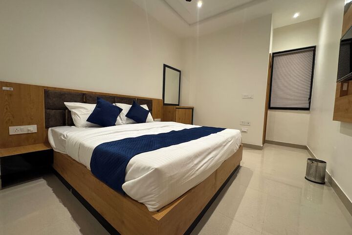 Room 12 of 35