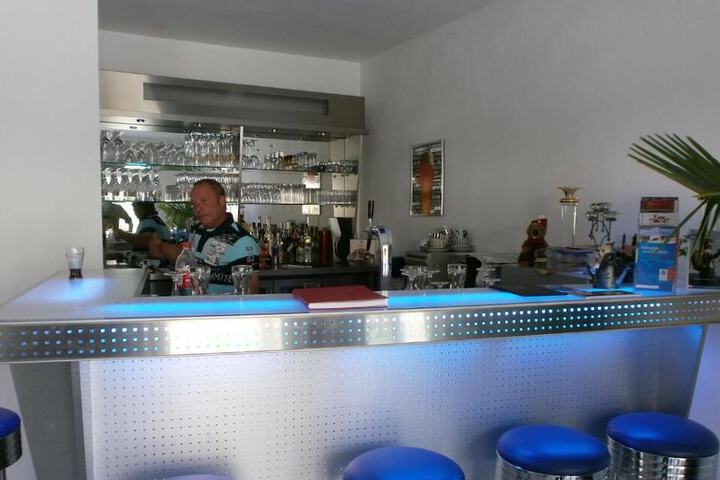 Lounge 40 of 65