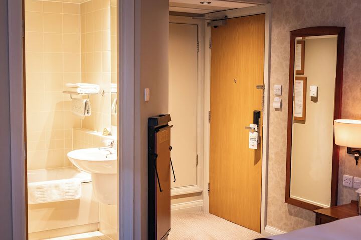 Room 100 of 190