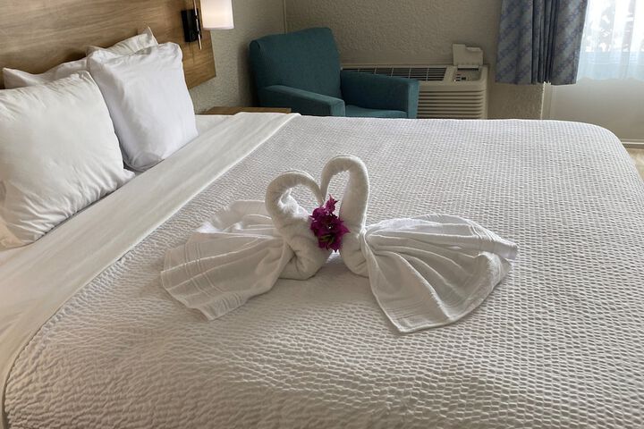 1 King Bed Deluxe Room (4 of 11)