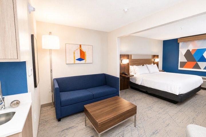 Room 43 of 107