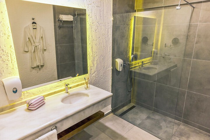 Room 53 of 155