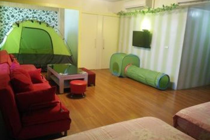 Room 8 of 11