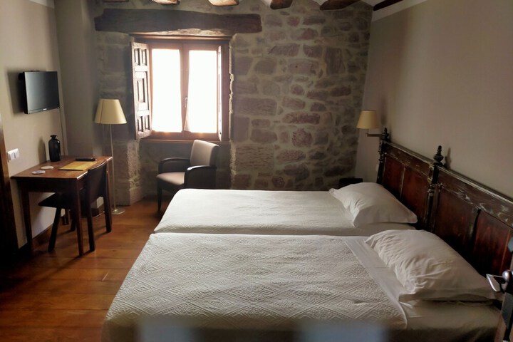 Room 6 of 38
