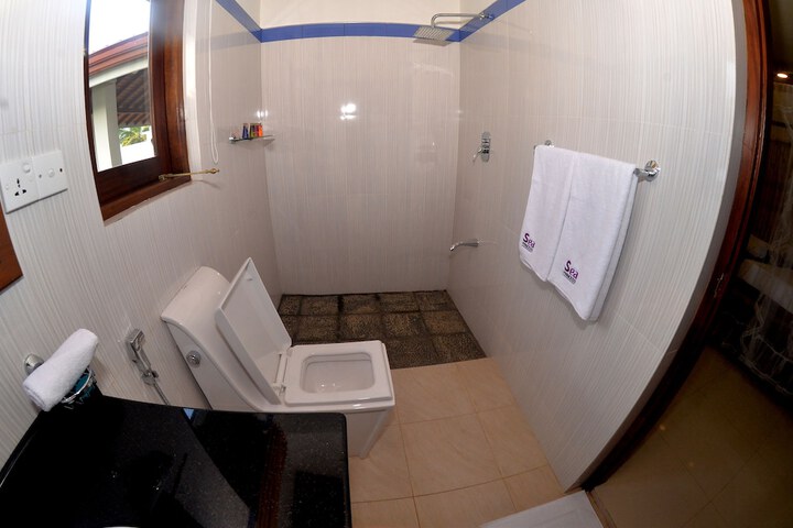 Room 6 of 10