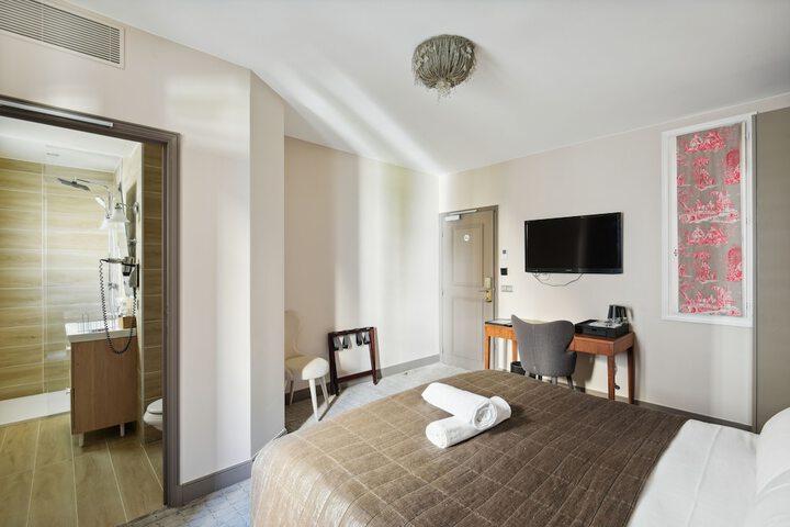 Room 10 of 43
