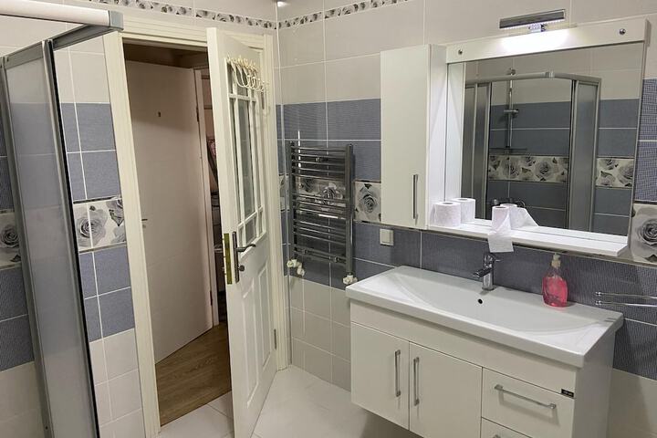 Room 208 of 263