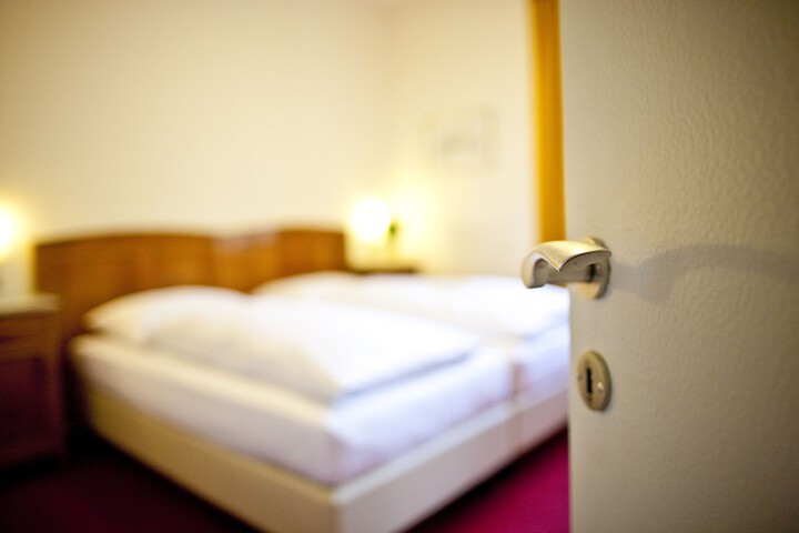 Room 3 of 41
