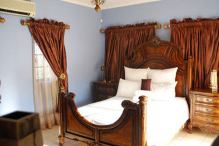 Room 6 of 17