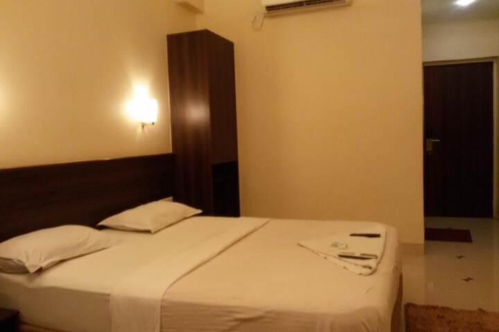 Room 4 of 35