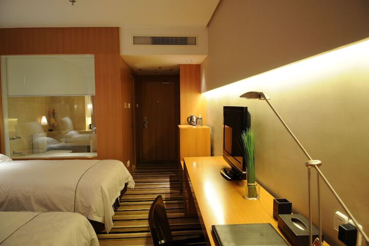 Room 16 of 32