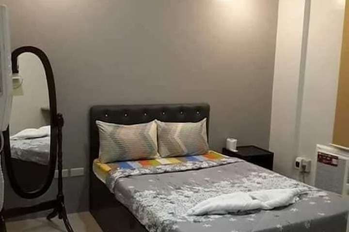 Room 9 of 12