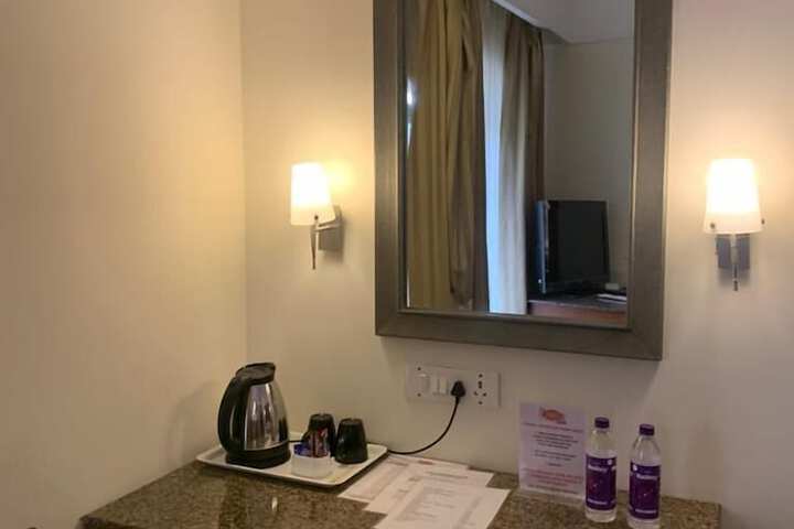 Room 8 of 18