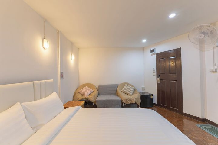 Room 34 of 47