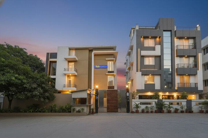 FabHotel Pine Tree